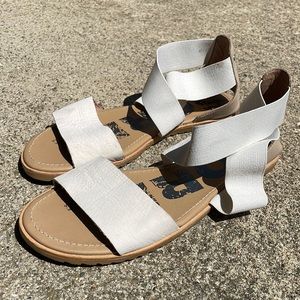Sorel sandals size 10